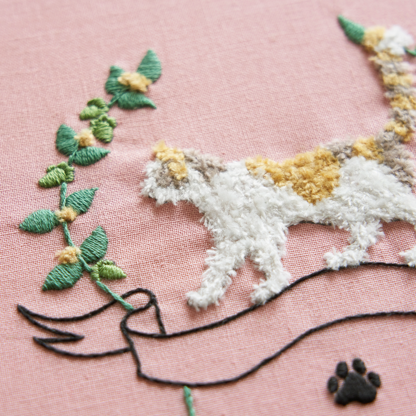 MOFUMOFU (Fluffy) - Embroidery Kit